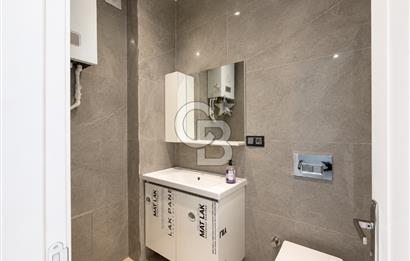 Kazancı'da Yeni Binada Yüksek Tavanlı İki Katlı Kiralık Dükkan