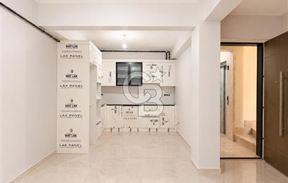 Kazancı'da Yeni Binada Yüksek Tavanlı İki Katlı Kiralık Dükkan