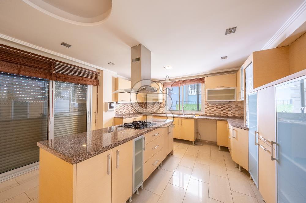 Balçova Korutürk mahallesinde müstakil bakımlı villa