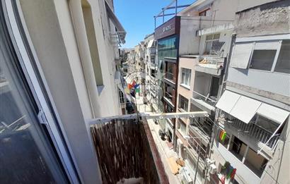 KARŞIYAKA ALAYBEY İZBANA 50 MT MESAFEDE 1+1 ASANSÖRLÜ BAKIMLI DAİRE