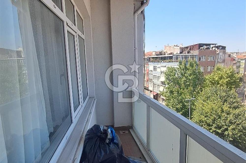 Şehremini Meydanda Satılık Geniş 1+1 Daire! Net:61m2.