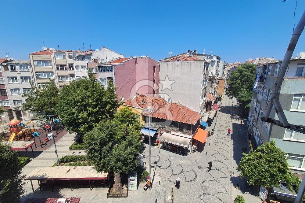Şehremini Meydanda Satılık Geniş 1+1 Daire! Net:61m2.
