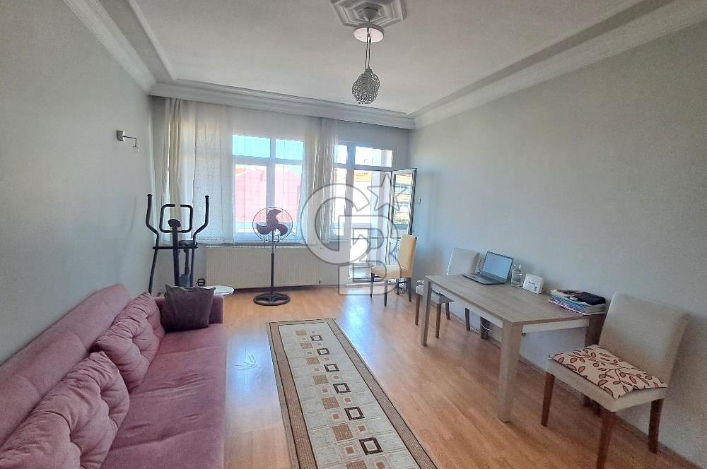 Şehremini Meydanda Satılık Geniş 1+1 Daire! Net:61m2.