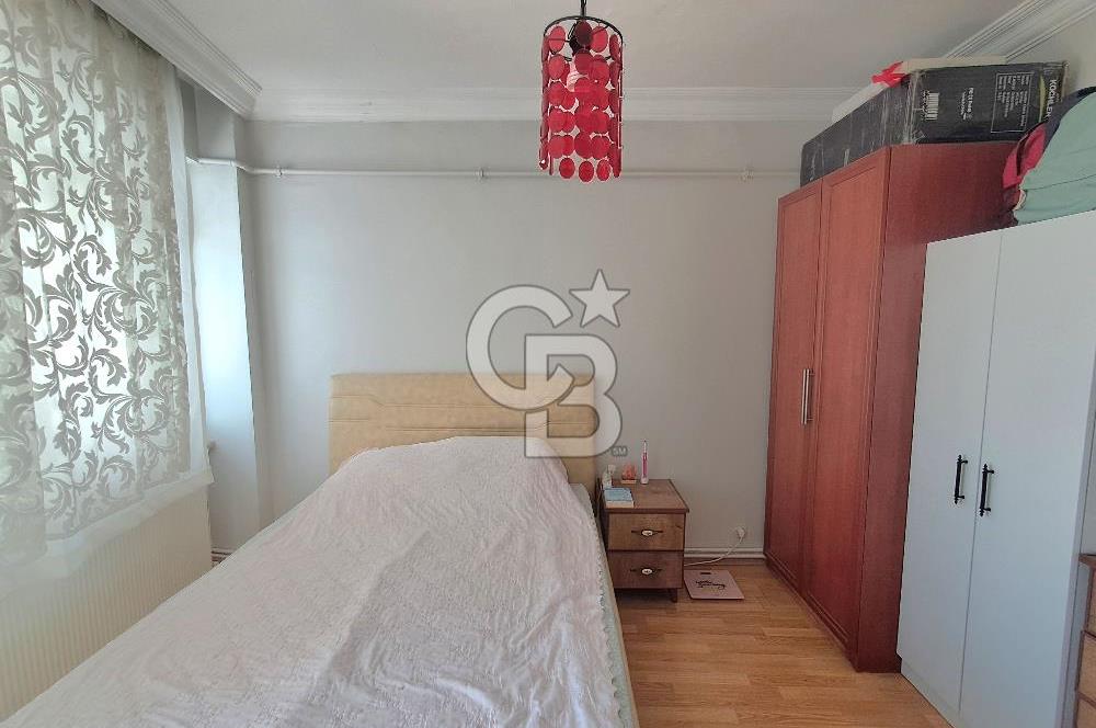Şehremini Meydanda Satılık Geniş 1+1 Daire! Net:61m2.
