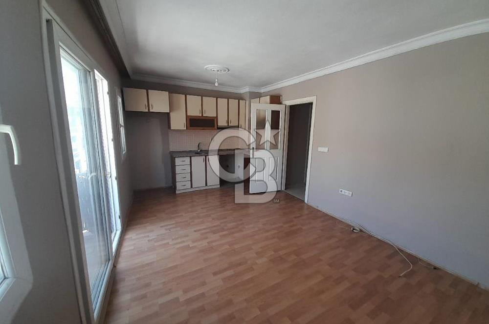 KARŞIYAKA ALAYBEY İZBANA 50 MT MESAFEDE 1+1 ASANSÖRLÜ BAKIMLI DAİRE