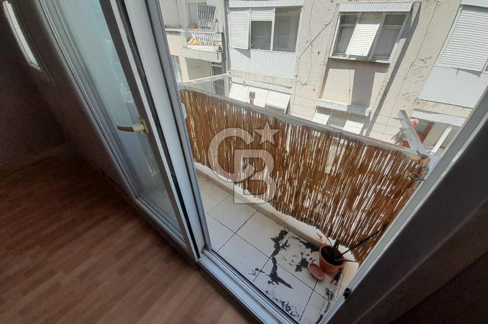 KARŞIYAKA ALAYBEY İZBANA 50 MT MESAFEDE 1+1 ASANSÖRLÜ BAKIMLI DAİRE