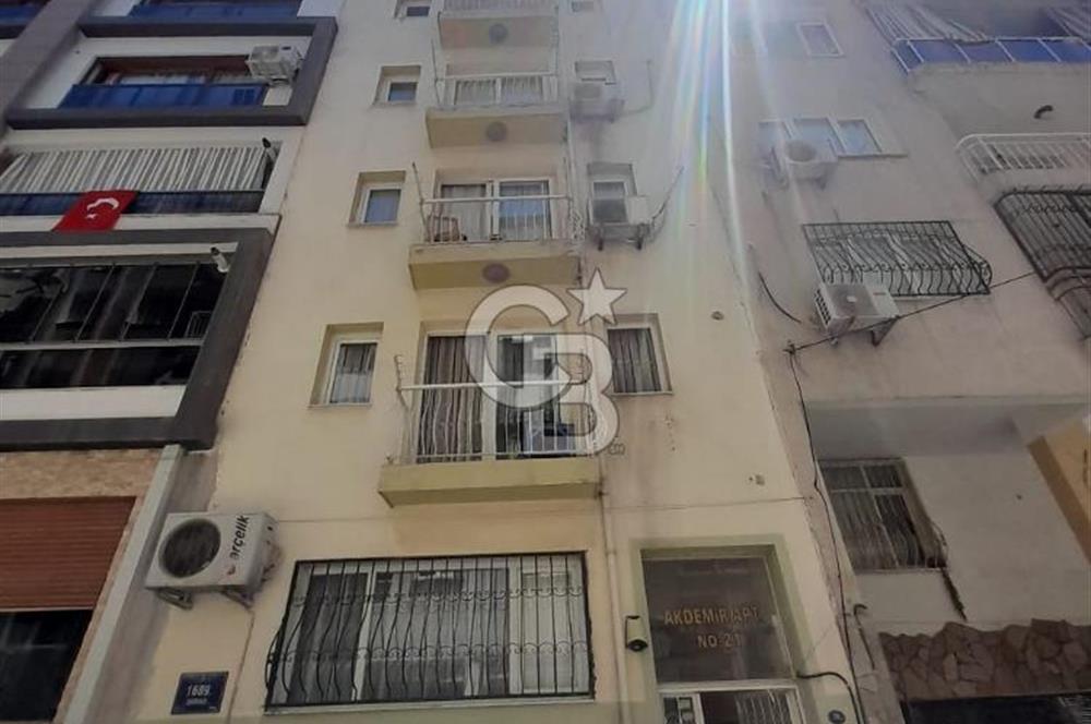 KARŞIYAKA ALAYBEY İZBANA 50 MT MESAFEDE 1+1 ASANSÖRLÜ BAKIMLI DAİRE