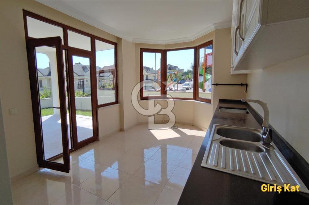 Gebze Tavşanlı'da, Havuzlu ve Güvenlikli Sitede KİRALIK VİLLA