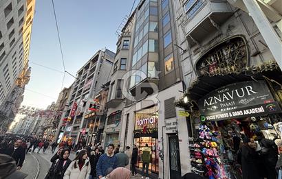 İSTİKLAL CADDESİ ÜZERİNDE AZNAVUR PASAJINDA KİRALIK STAND
