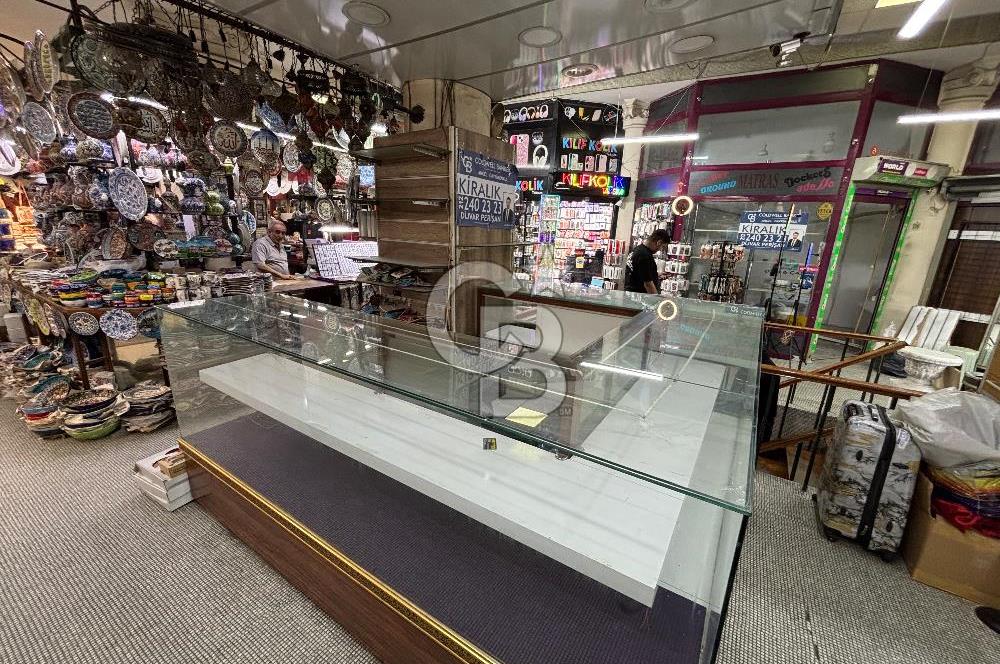 İSTİKLAL CADDESİ ÜZERİNDE AZNAVUR PASAJINDA KİRALIK STAND