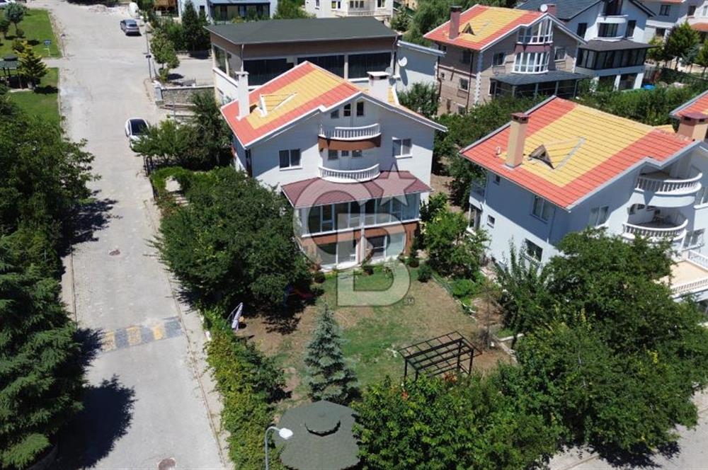 ALACAATLI ÖZLÜKENT SİTESİ'NDE KÖŞE VİLLA
