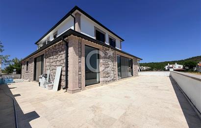 AYVALIK HAKKIBEY YARIMADASI'NDA DENİZE 100 M LÜKS 5+1 VİLLA