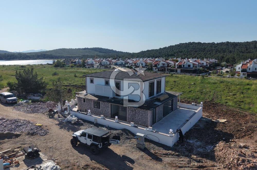 AYVALIK HAKKIBEY YARIMADASI'NDA DENİZE 100 M LÜKS 5+1 VİLLA