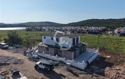AYVALIK HAKKIBEY YARIMADASI'NDA DENİZE 100 M LÜKS 5+1 VİLLA