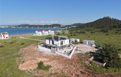 AYVALIK HAKKIBEY YARIMADASI'NDA DENİZE 100 M LÜKS 5+1 VİLLA