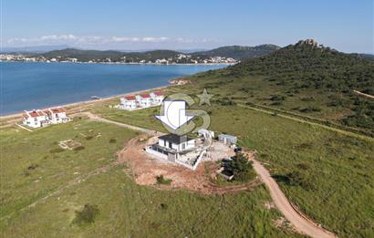 AYVALIK HAKKIBEY YARIMADASI'NDA DENİZE 100 M LÜKS 5+1 VİLLA