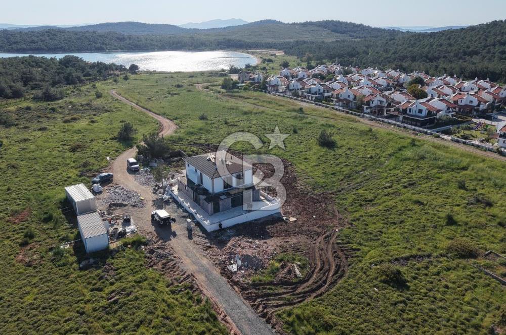 AYVALIK HAKKIBEY YARIMADASI'NDA DENİZE 100 M LÜKS 5+1 VİLLA