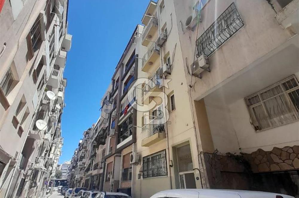 KARŞIYAKA ALAYBEY İZBANA 50 MT MESAFEDE 1+1 ASANSÖRLÜ BAKIMLI DAİRE