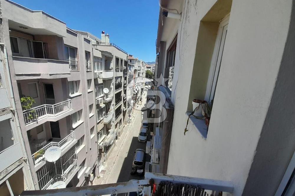 KARŞIYAKA ALAYBEY İZBANA 50 MT MESAFEDE 1+1 ASANSÖRLÜ BAKIMLI DAİRE