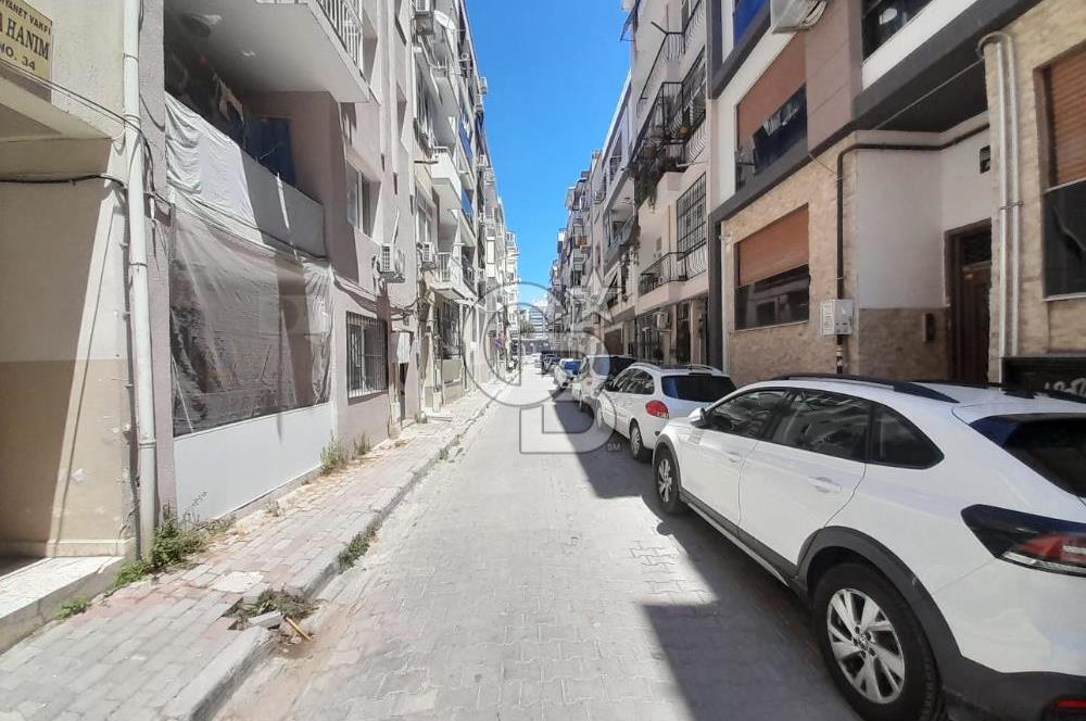 KARŞIYAKA ALAYBEY İZBANA 50 MT MESAFEDE 1+1 ASANSÖRLÜ BAKIMLI DAİRE