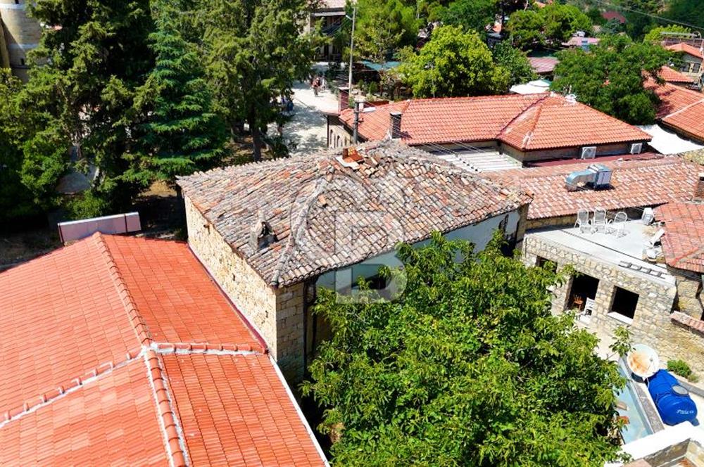 Ayvacık Yeşilyurt Köy Meydanında Satılık Taş Ev