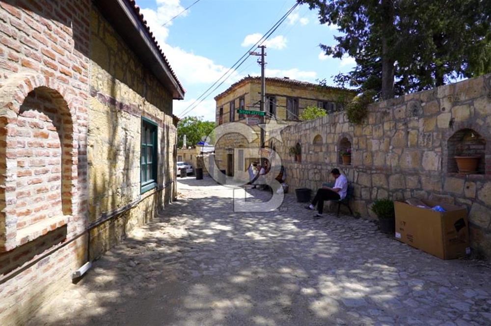Ayvacık Yeşilyurt Köy Meydanında Satılık Taş Ev