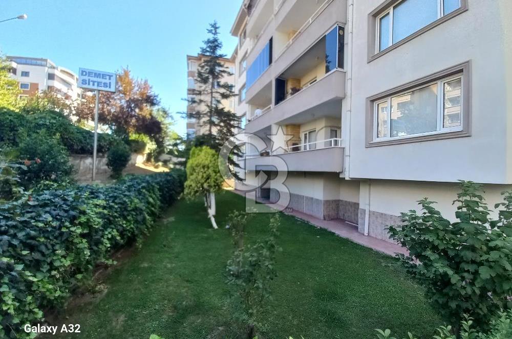 Gazi Cad. Demet Sitesi'nde Aileye Uygun, Geniş 3+1 Kiralık Daire