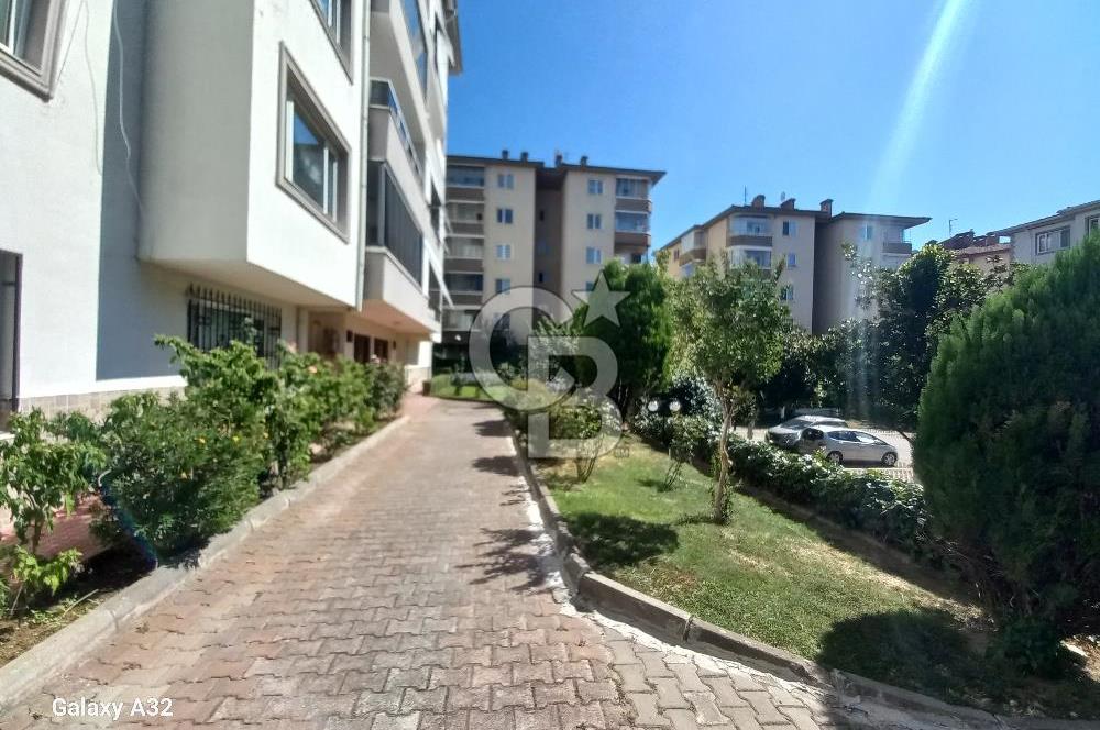 Gazi Cad. Demet Sitesi'nde Aileye Uygun, Geniş 3+1 Kiralık Daire