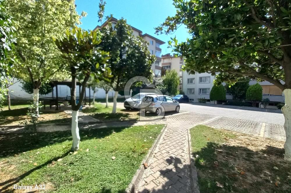 Gazi Cad. Demet Sitesi'nde Aileye Uygun, Geniş 3+1 Kiralık Daire