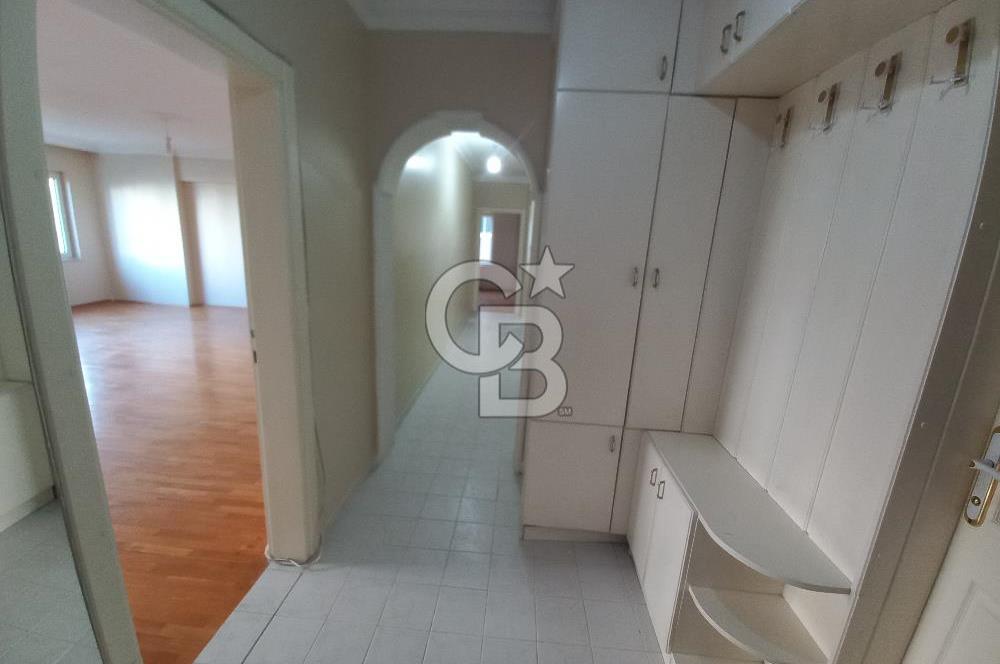 Gazi Cad. Demet Sitesi'nde Aileye Uygun, Geniş 3+1 Kiralık Daire
