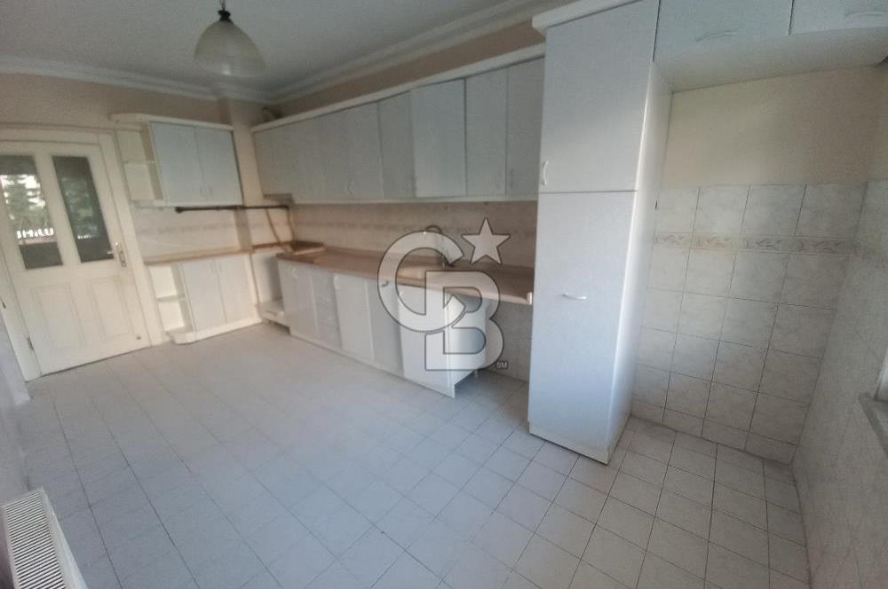 Gazi Cad. Demet Sitesi'nde Aileye Uygun, Geniş 3+1 Kiralık Daire