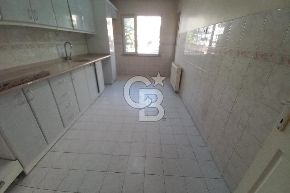 Gazi Cad. Demet Sitesi'nde Aileye Uygun, Geniş 3+1 Kiralık Daire