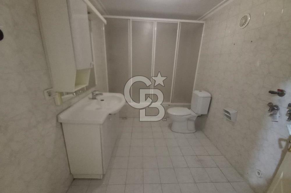 Gazi Cad. Demet Sitesi'nde Aileye Uygun, Geniş 3+1 Kiralık Daire