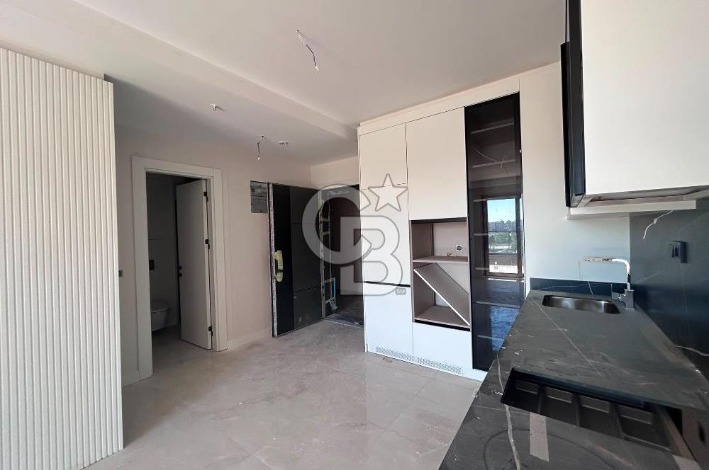 GAMADOR PARLA A BLOK'TA GÖL MANZARALI TERASLI 1+1 SATILIK DAİRE