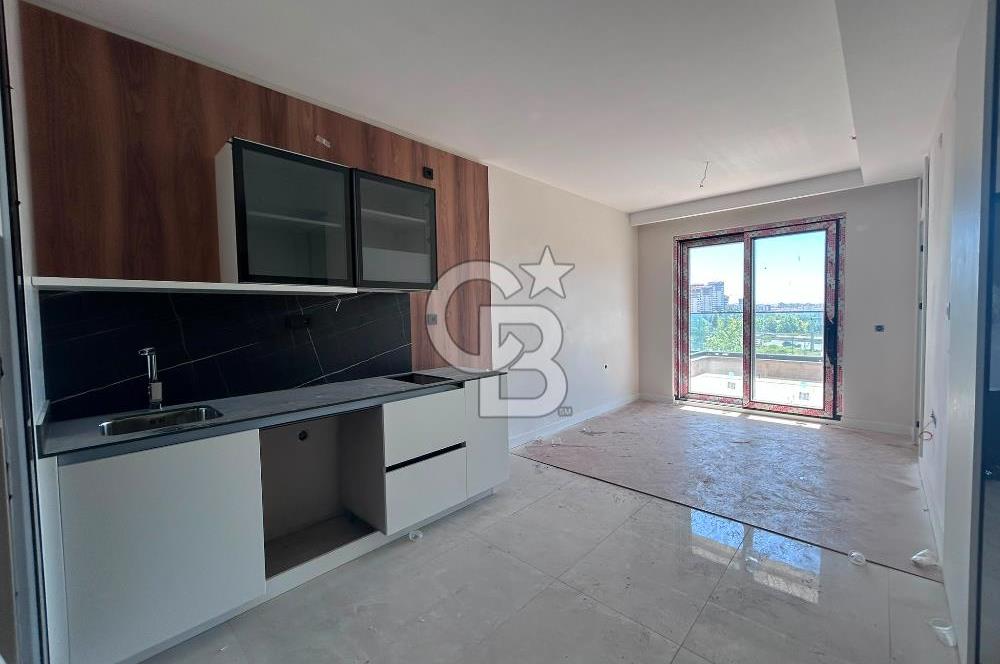 GAMADOR PARLA A BLOK'TA GÖL MANZARALI TERASLI 1+1 SATILIK DAİRE