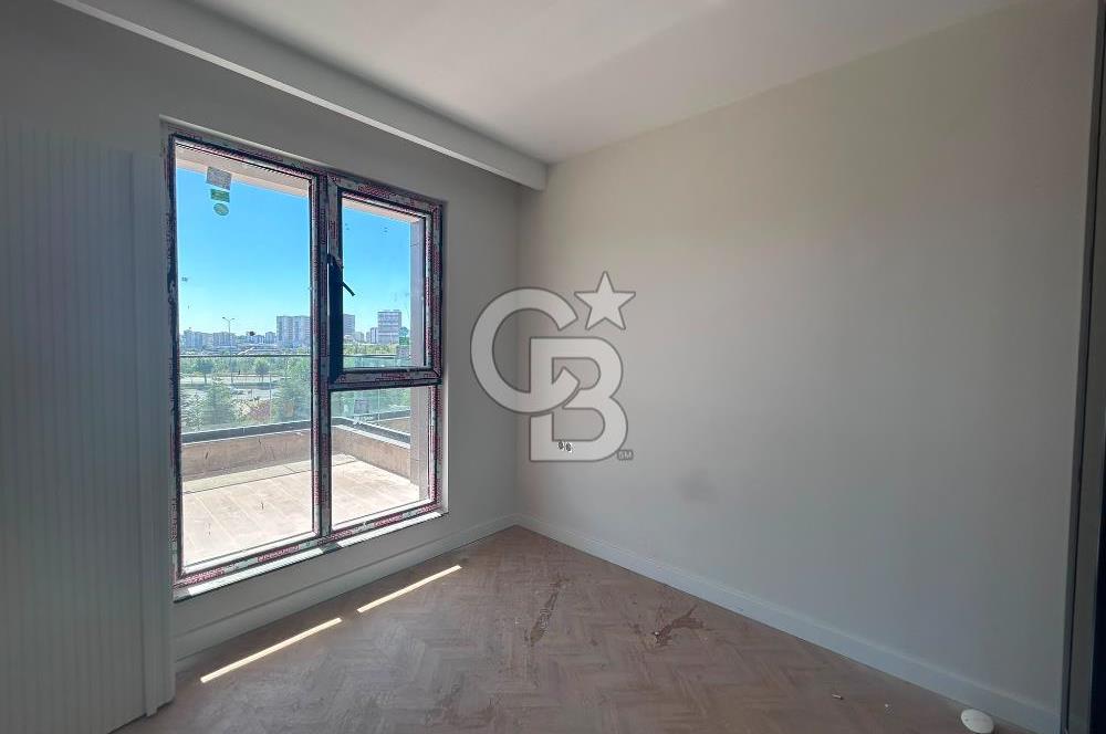 GAMADOR PARLA A BLOK'TA GÖL MANZARALI TERASLI 1+1 SATILIK DAİRE