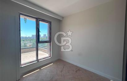 GAMADOR PARLA A BLOK'TA GÖL MANZARALI TERASLI 1+1 SATILIK DAİRE