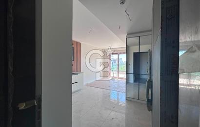 GAMADOR PARLA A BLOK'TA GÖL MANZARALI TERASLI 1+1 SATILIK DAİRE