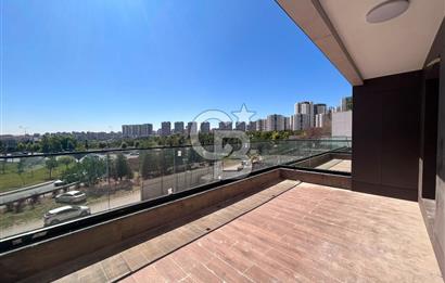GAMADOR PARLA A BLOK'TA GÖL MANZARALI TERASLI 1+1 SATILIK DAİRE