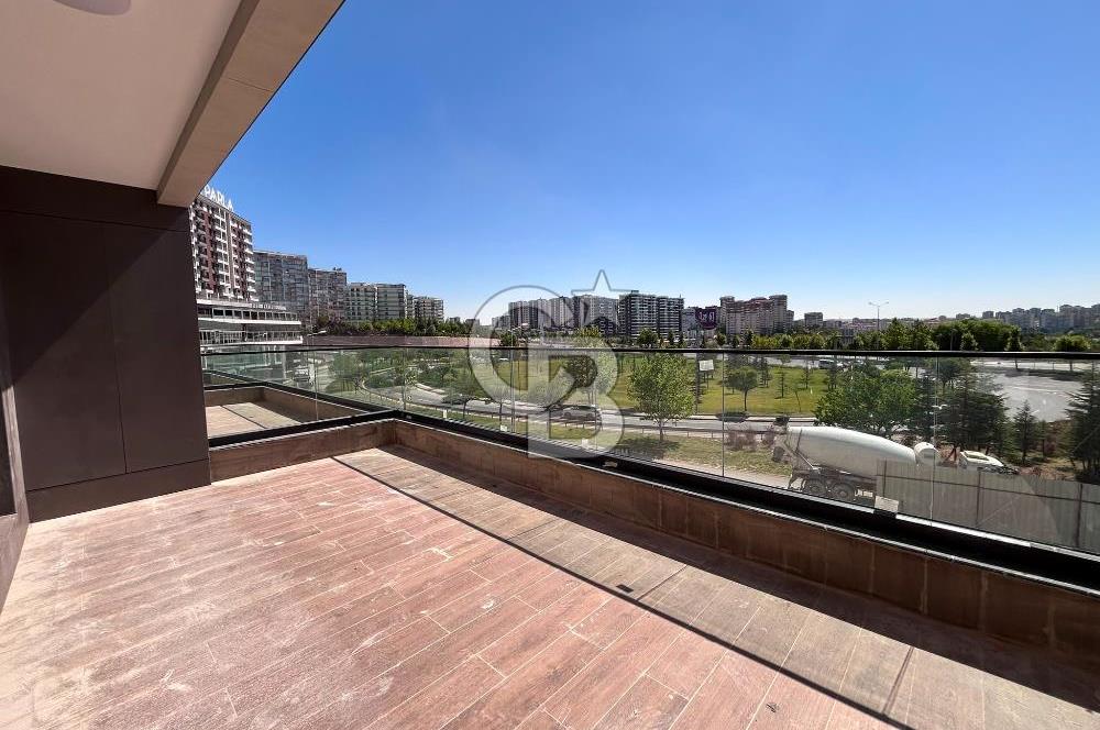 GAMADOR PARLA A BLOK'TA GÖL MANZARALI TERASLI 1+1 SATILIK DAİRE