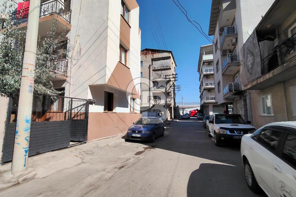 BORNOVA ÜMİT MAHALLESİ'NDE SATILIK 3 KATLI KOMPLE BİNA