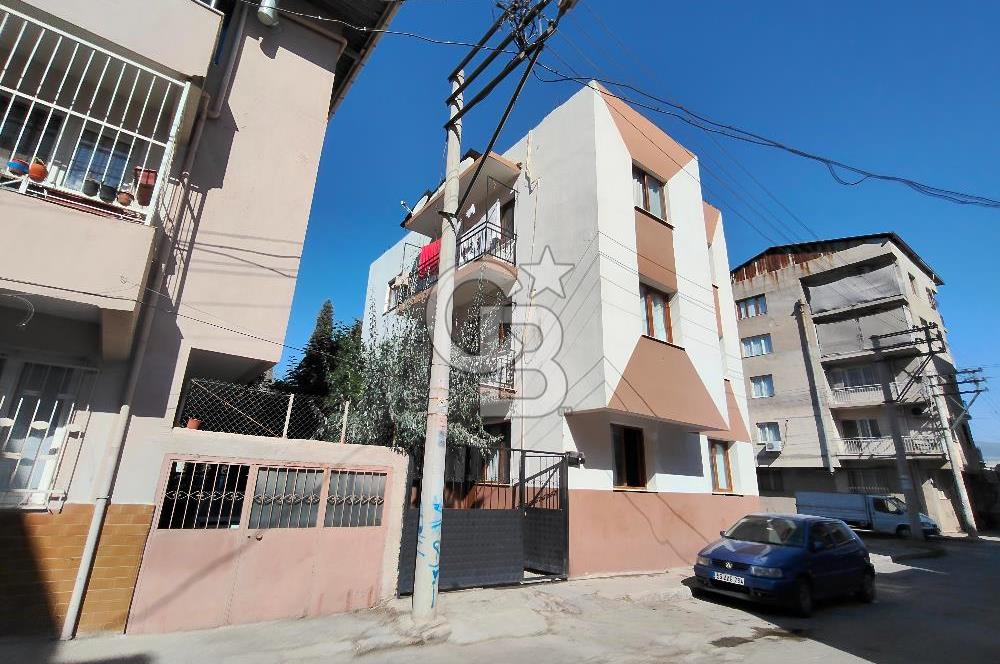 BORNOVA ÜMİT MAHALLESİ'NDE SATILIK 3 KATLI KOMPLE BİNA