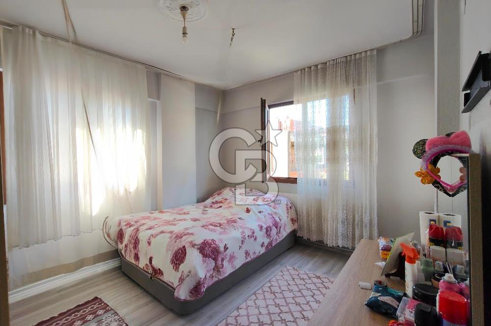 BORNOVA ÜMİT MAHALLESİ'NDE SATILIK 3 KATLI KOMPLE BİNA