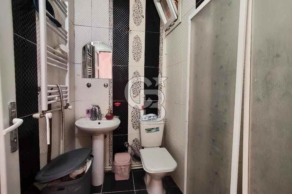 BORNOVA ÜMİT MAHALLESİ'NDE SATILIK 3 KATLI KOMPLE BİNA