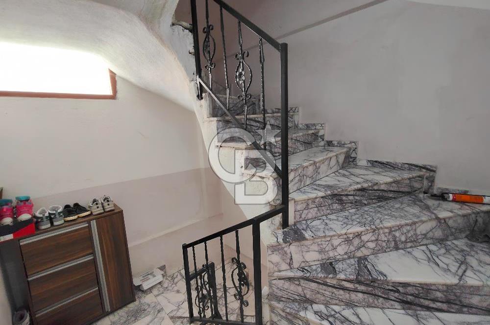 BORNOVA ÜMİT MAHALLESİ'NDE SATILIK 3 KATLI KOMPLE BİNA
