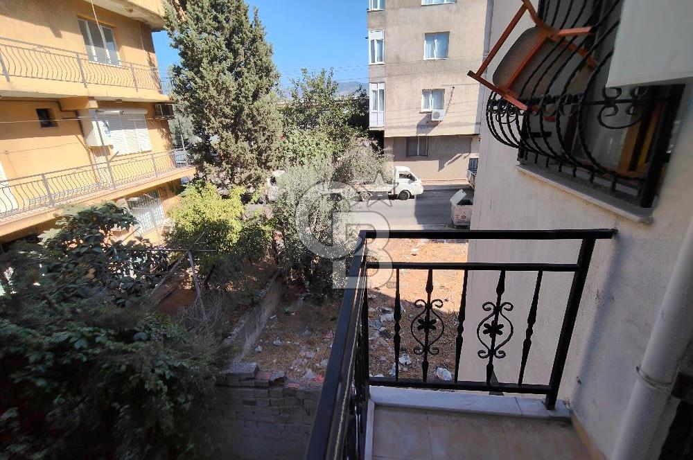 BORNOVA ÜMİT MAHALLESİ'NDE SATILIK 3 KATLI KOMPLE BİNA