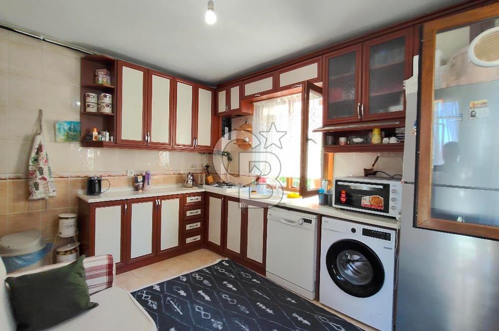 BORNOVA ÜMİT MAHALLESİ'NDE SATILIK 3 KATLI KOMPLE BİNA