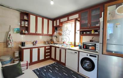 BORNOVA ÜMİT MAHALLESİ'NDE SATILIK 3 KATLI KOMPLE BİNA