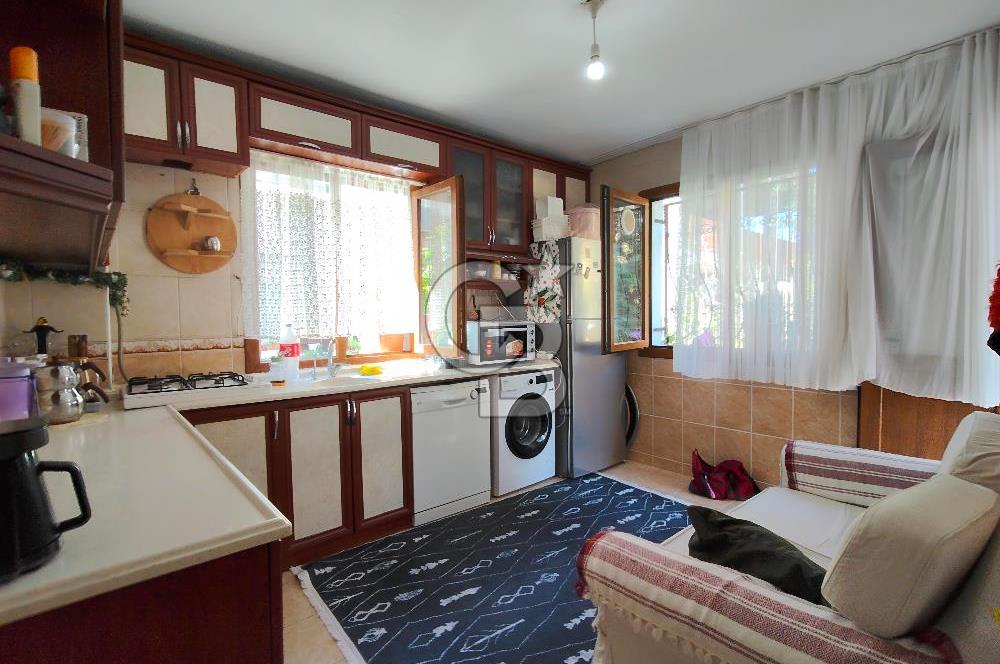 BORNOVA ÜMİT MAHALLESİ'NDE SATILIK 3 KATLI KOMPLE BİNA