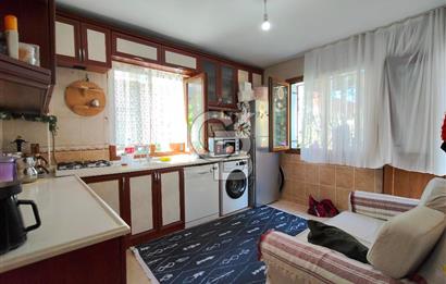 BORNOVA ÜMİT MAHALLESİ'NDE SATILIK 3 KATLI KOMPLE BİNA